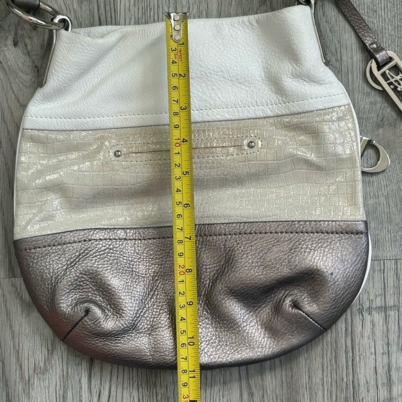 B. Makowsky Womens White & Silver Leather Stylish Crossbody Purse Bag One Size - Picture 9 of 13